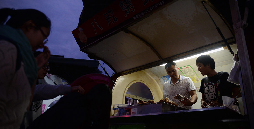 卖烤猪蹄的“理工男”