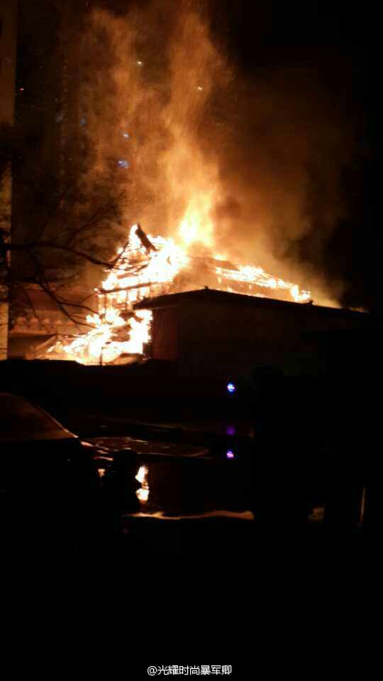 太原千年伏龙寺突发大火被烧毁