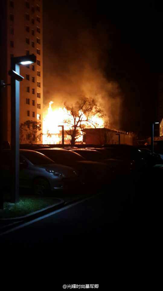 太原千年伏龙寺突发大火被烧毁