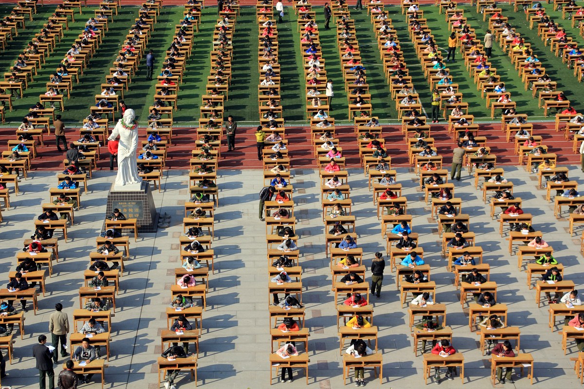 陜西寶雞：1200名學生廣場考試 望遠鏡監考[組圖]