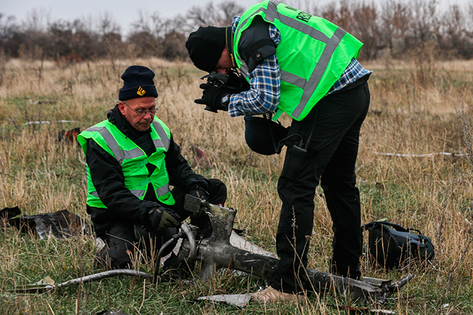馬航MH17客機殘骸開始裝運(高清)