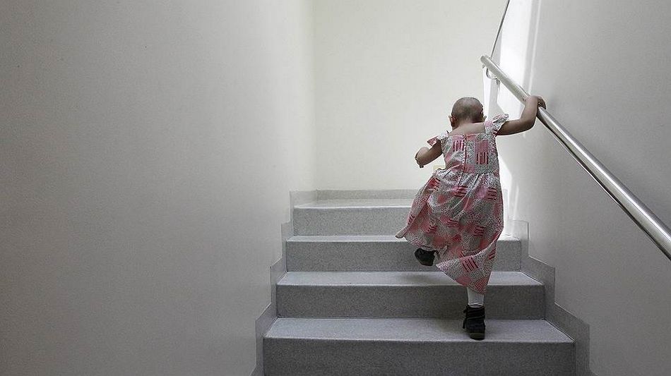 智利理发师:为化疗儿童修复美丽未来