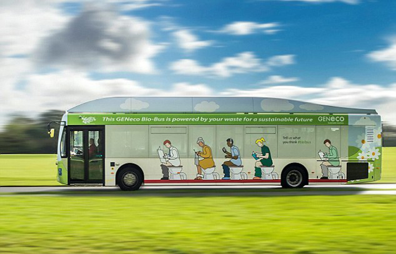英国首辆生态公交车上路 以粪便为燃料来源[组图