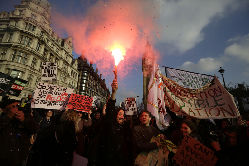 英國大學生暴力示威要求免費入學
