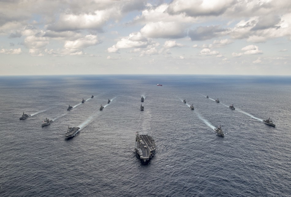 美日军演组成最大舰队展示武力组图