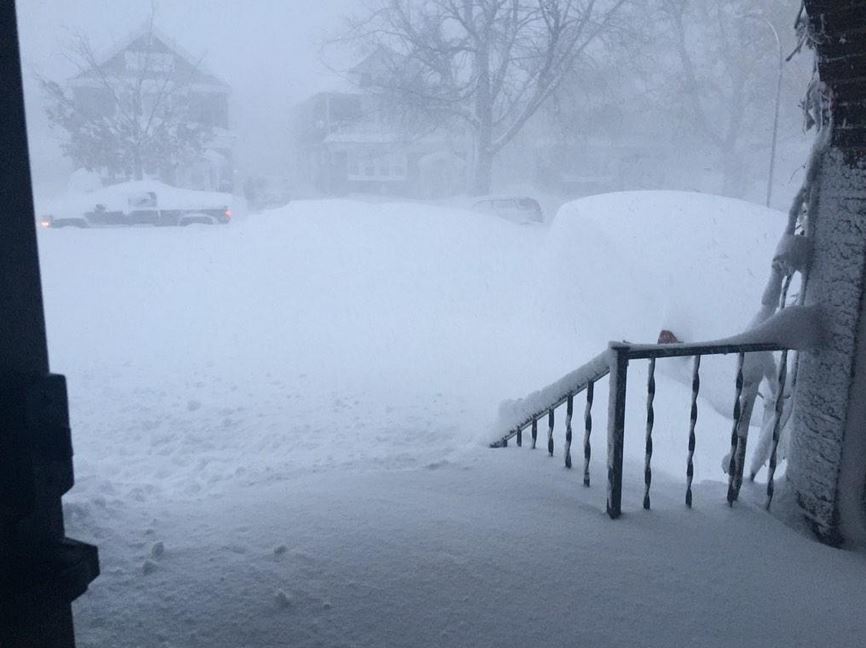 美国1.5米厚大雪覆盖水牛城