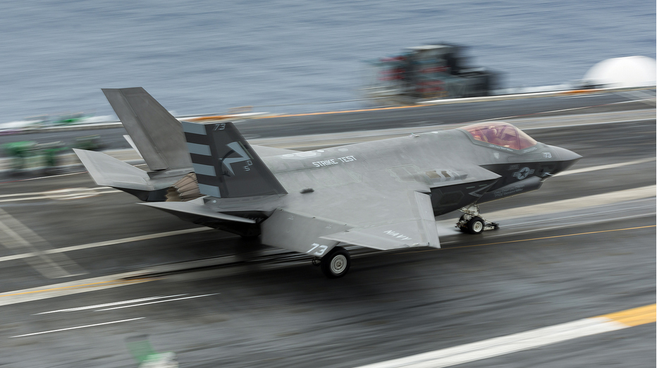 美軍再公佈F-35C艦載機航母起降靚照[組圖]