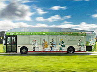 英国首辆生态公交车上路 人类粪便为燃料来源