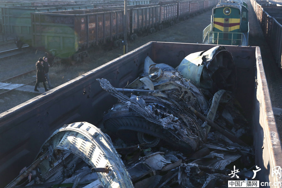 MH17殘骸從墜機地運出 共約100噸殘片