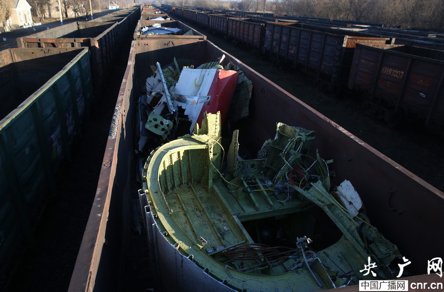 MH17殘骸從墜機地運出 共約100噸殘片