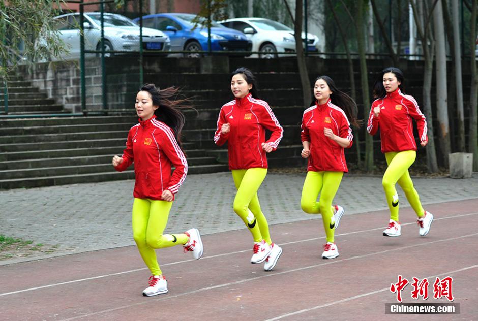 女大學生入選中國健美健身隊備戰錦標賽[組圖]