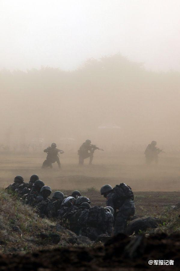 中印聯訓：印軍與解放軍混編破門突擊[組圖]