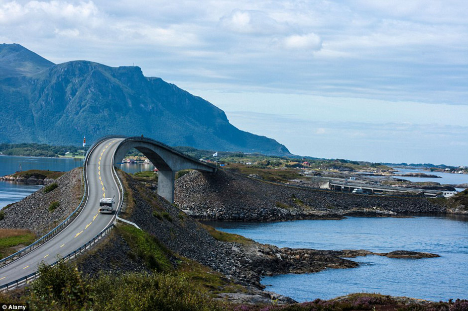 挪威惊险公路 扭曲蜿蜒呈现视觉奇观