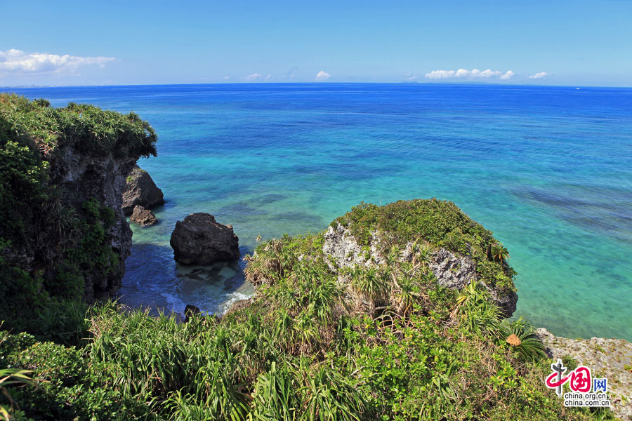 悬崖下是湛蓝的太平洋