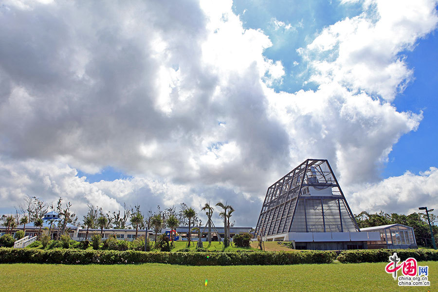 这个半透明的建筑内是海水析出盐的工房