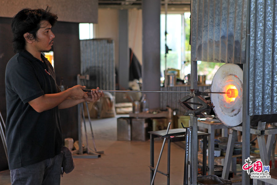 工房内可以自己参与玻璃的烧制与制作