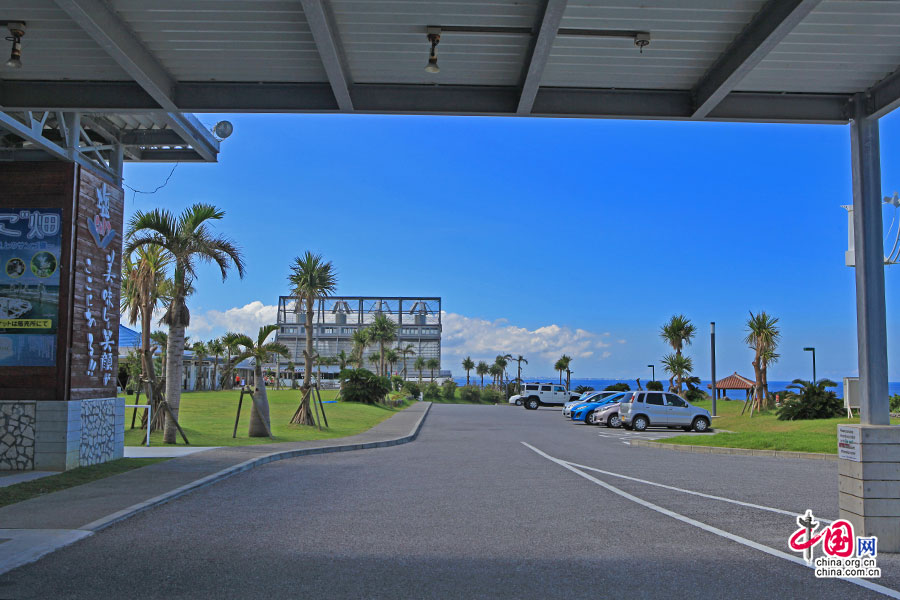 雪盐工房内干净整洁，与冲绳优美的自然环境融为一体