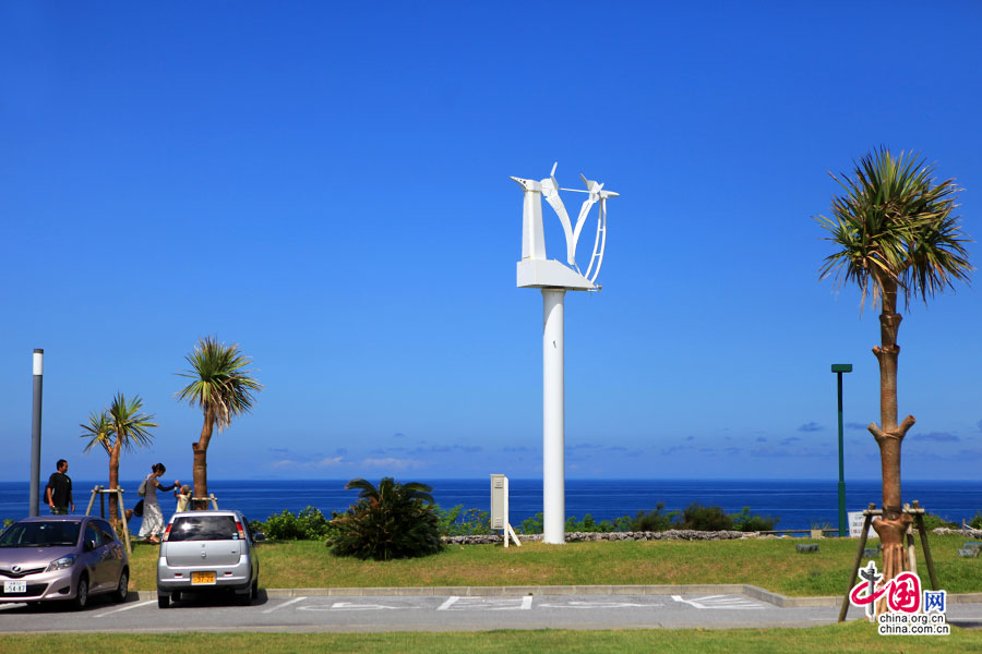 海岩岸上的风向标