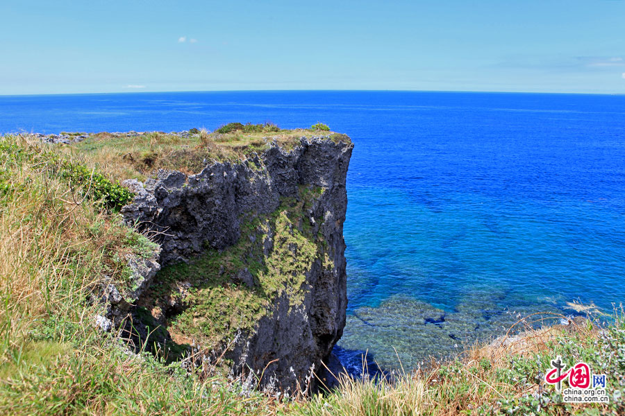 万座毛，海天间的明媚风景