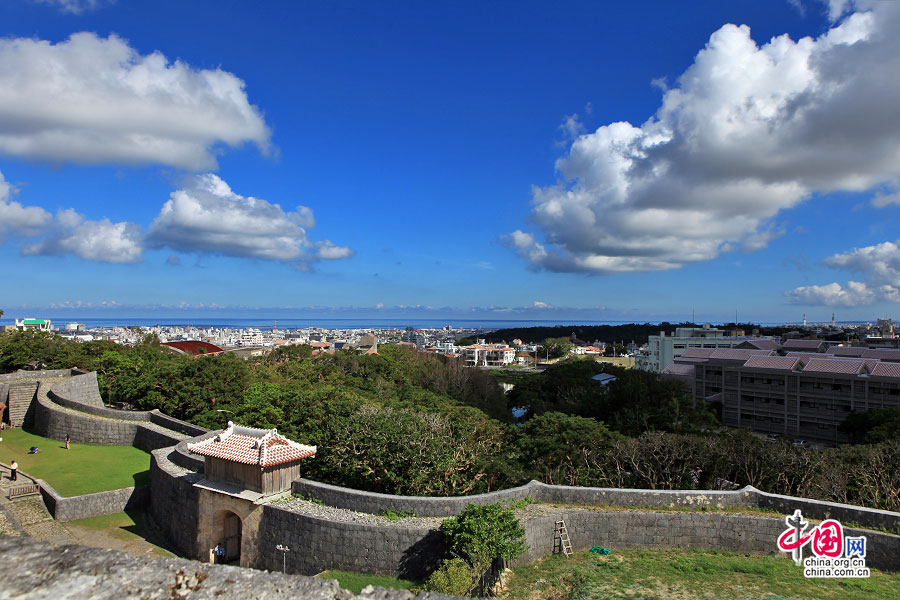 从城台上远眺见海