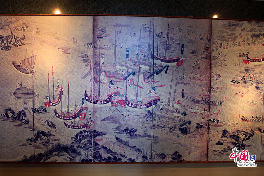 屏风壁画描绘着当年中国与琉球间船只往来的盛况
