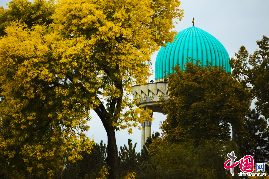 2014年金秋时节，乌兹别克塔什干纳瓦依公园。 中国网图片库 于同信摄影