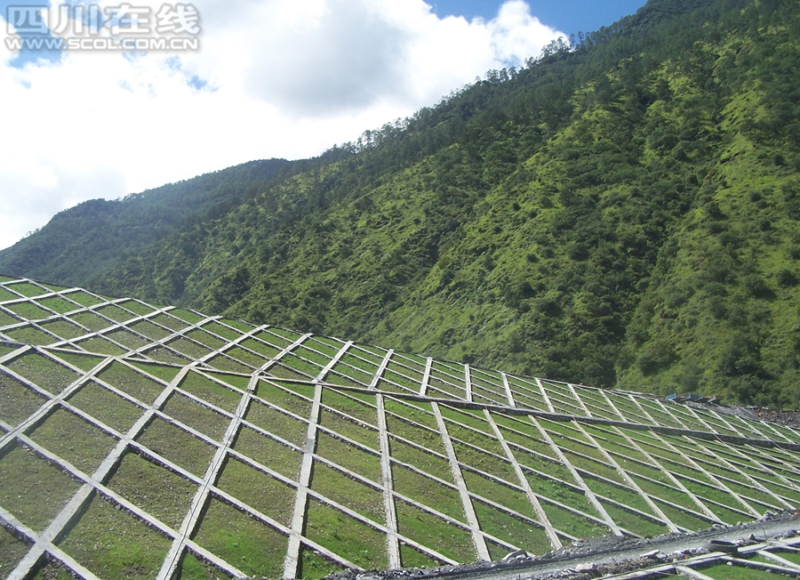 高峡出平湖 雅砻江锦屏水电站建成投产