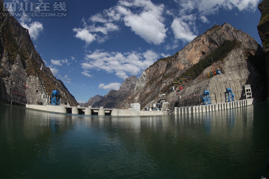 高峡出平湖 雅砻江锦屏水电站建成投产