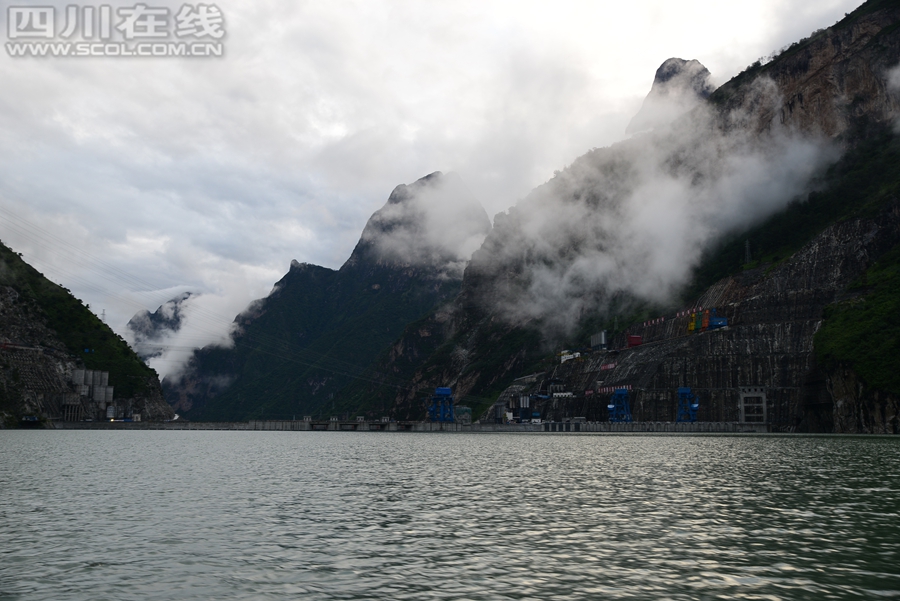 高峡出平湖 雅砻江锦屏水电站建成投产