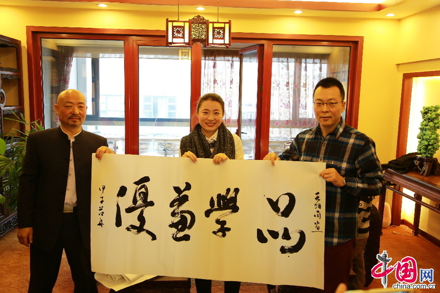 2014天羽同画少儿艺术中心学生作品展《同画.童话》参会嘉宾现场挥毫题字