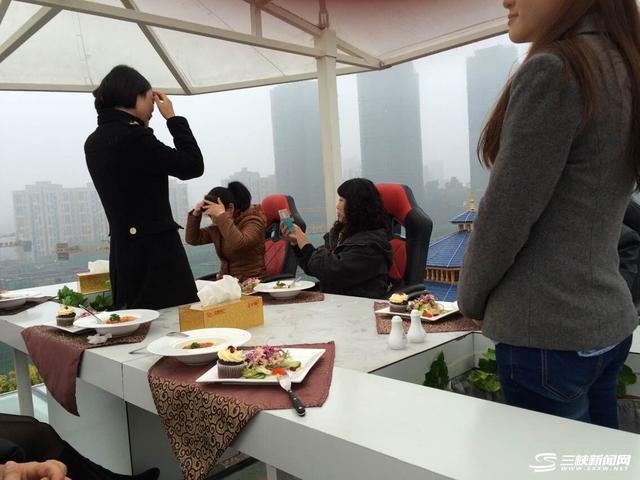 湖北宜昌現空中餐廳 海拔70米高空吃大餐