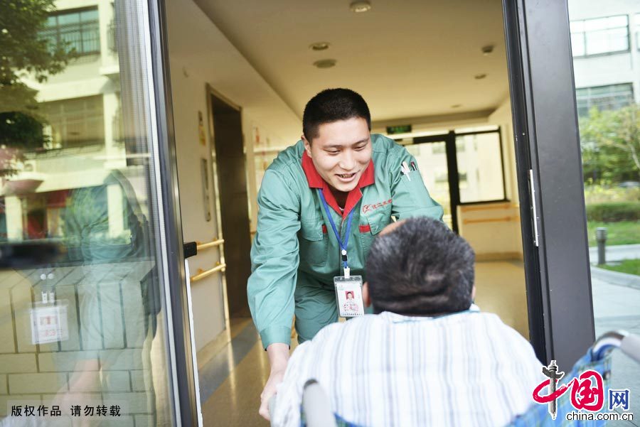 國際殘疾人日：愛心天使的一天[組圖]