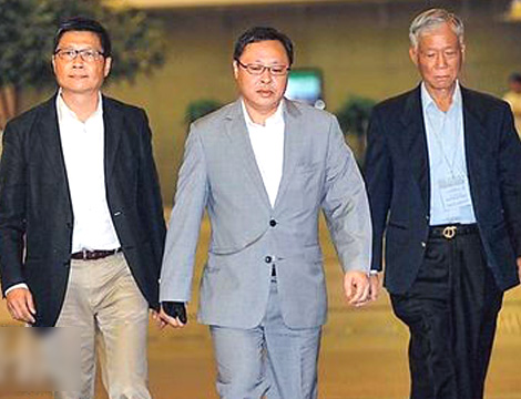 香港"占中"发起人宣布3日下午向警方自首