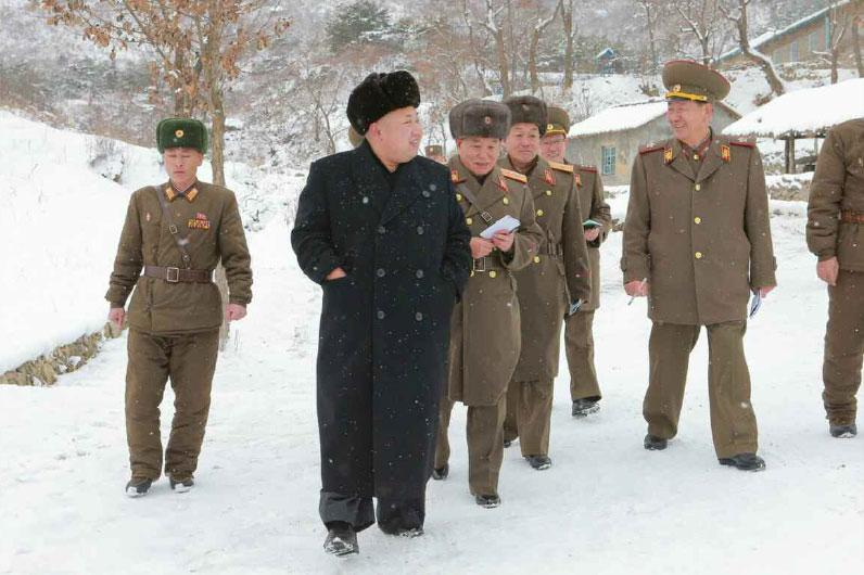金正恩冒雪視察朝鮮部隊 了解官兵生活環境[組圖]