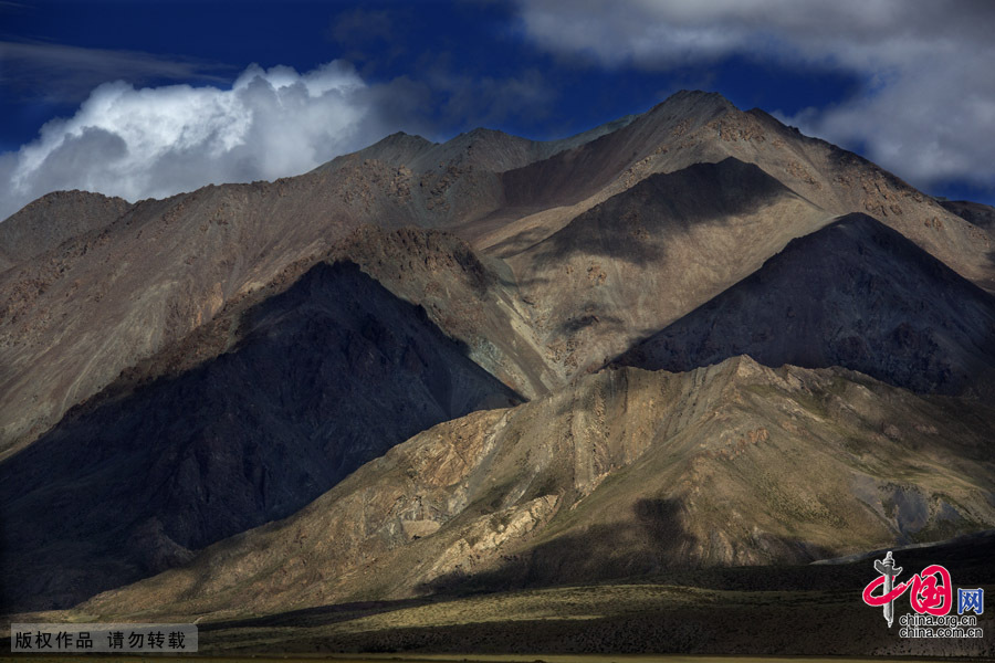 穿越青藏高原阿裏大北線 群山寂靜[組圖]