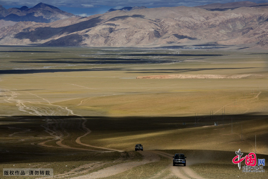 穿越青藏高原阿裏大北線 群山寂靜[組圖]