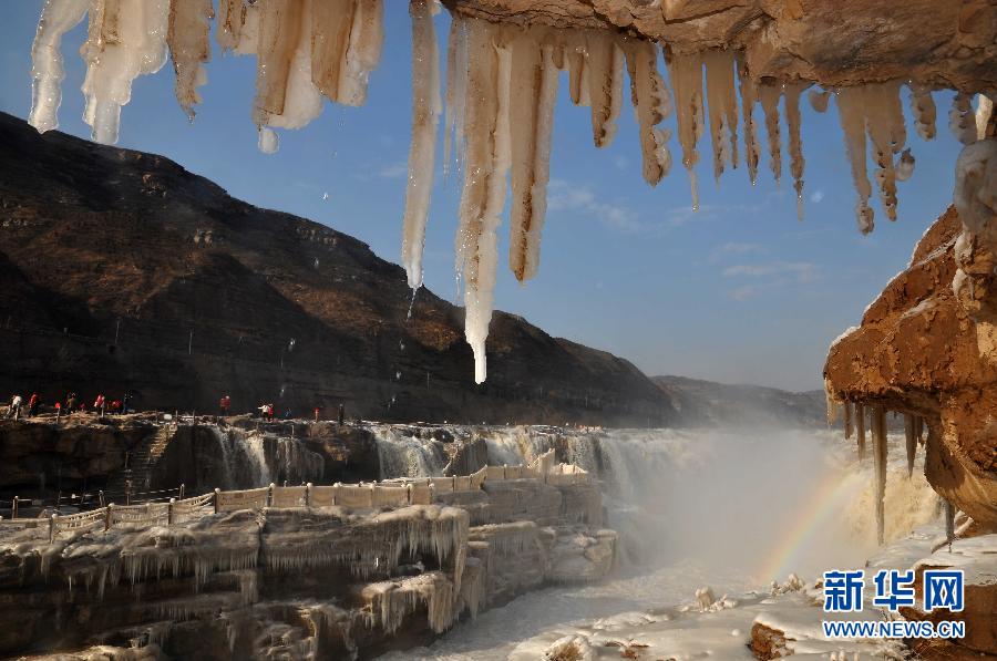 黃河壺口瀑布現流淩冰挂景觀