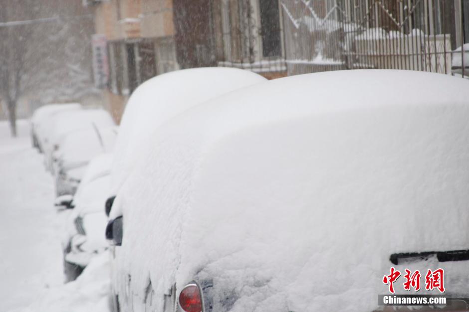 烏魯木齊迎來入冬最強降雪[組圖]