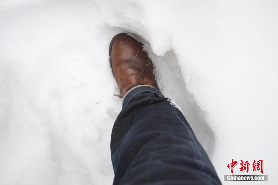 乌鲁木齐迎来入冬最强降雪[组图]