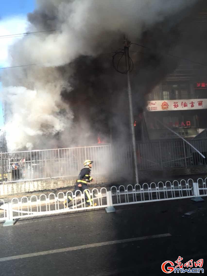 北京地鐵7號線廣渠門站施工地發生火災 濃煙滾滾