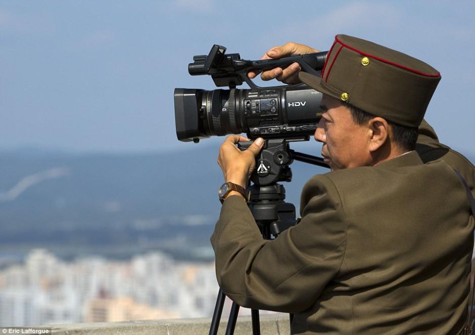 美国摄影师镜头记录朝鲜电影业的现状