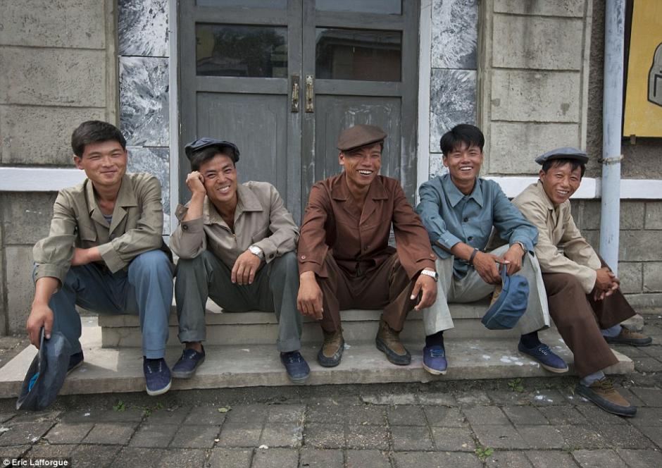 美国摄影师镜头记录朝鲜电影业的现状组图