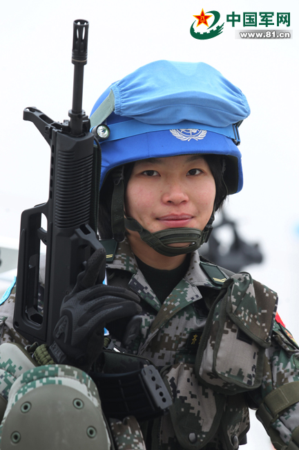 揭秘我国首支维和步兵营女兵班