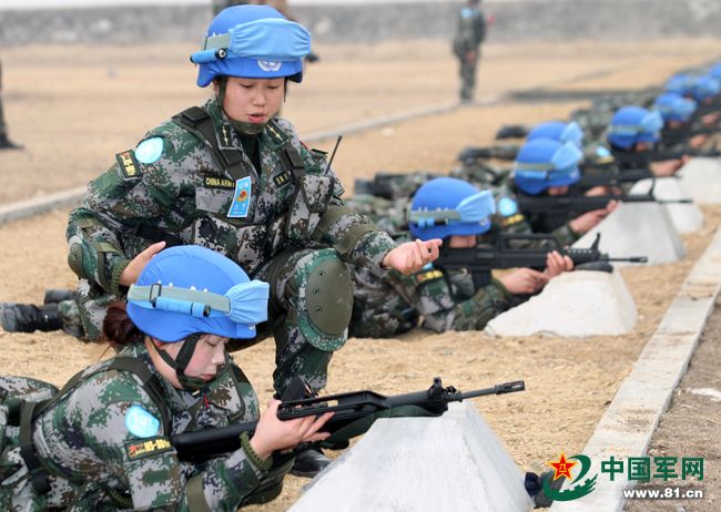 揭秘我国首支维和步兵营女兵班