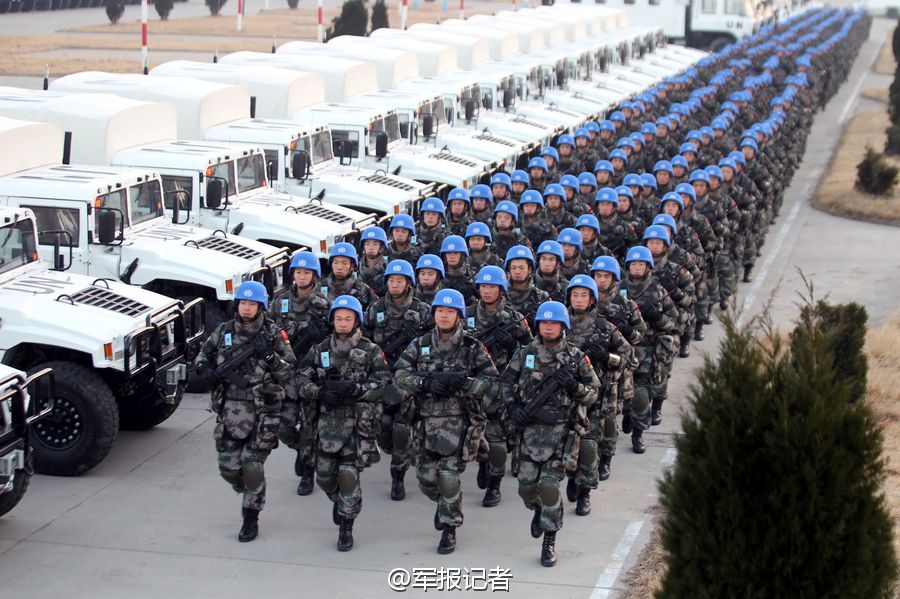 中国首次向海外派遣维和步兵营[组图]