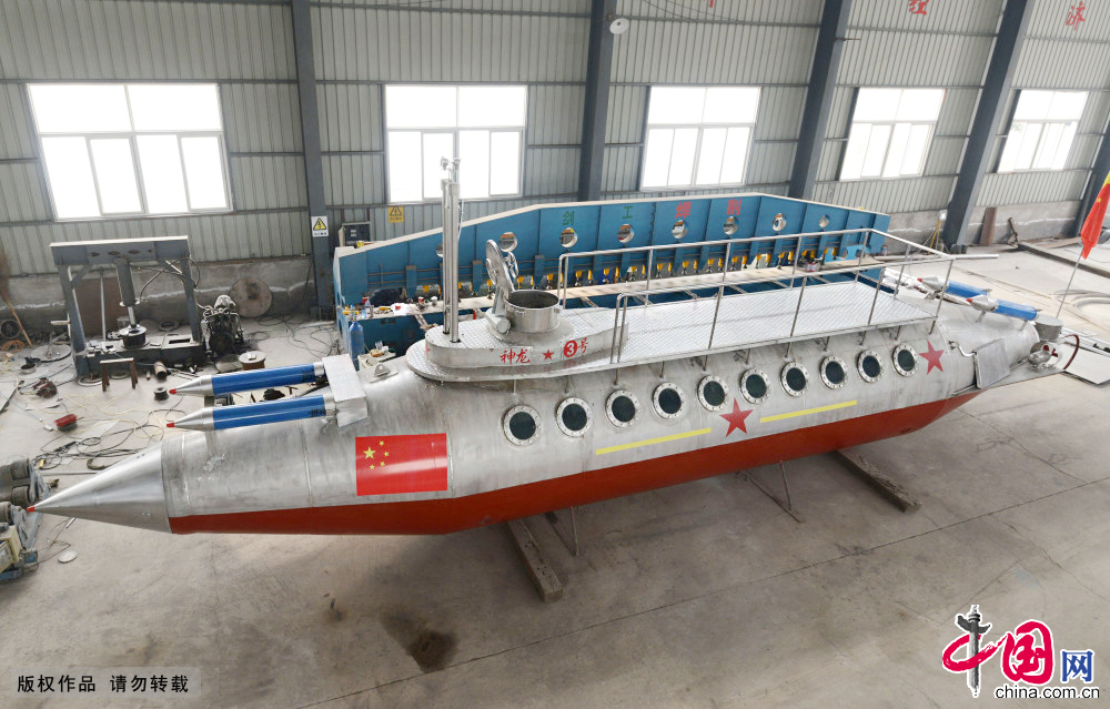 2014年12月20日，在安徽阜阳市一集团的金工车间，“神龙三号”潜艇。 中国网图片库 安新摄影