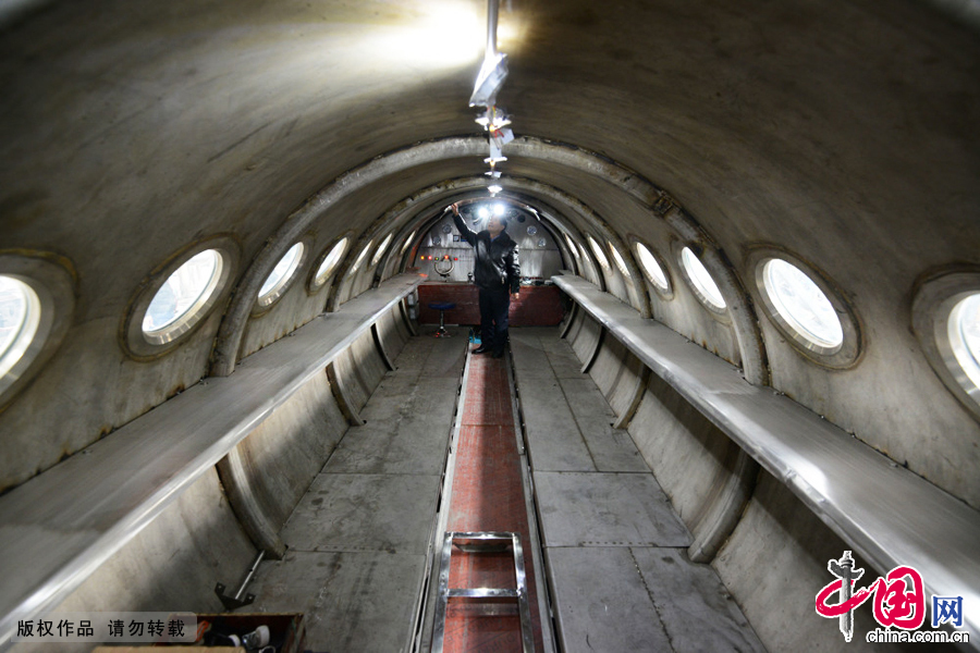 2014年12月20日，在安徽阜阳市一集团的金工车间，“神龙三号”潜艇舱内空间。中国网图片库安新摄影