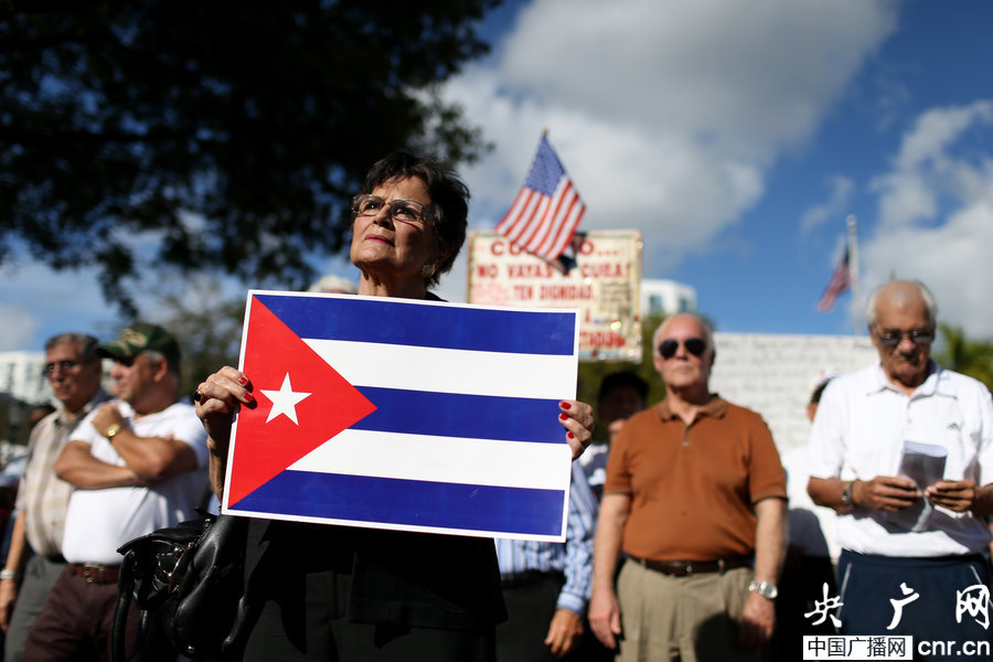 美国民众抗议与古巴恢复外交关系[组图]