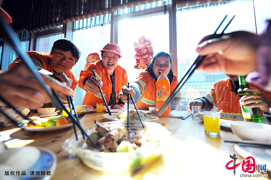 紅燒蹄膀是今天最受歡迎的菜。 中國網圖片庫王川攝影