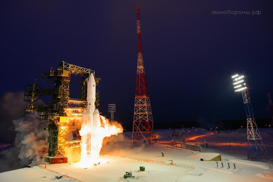 俄罗斯首次成功试射“安加拉”重型运载火箭[组图]